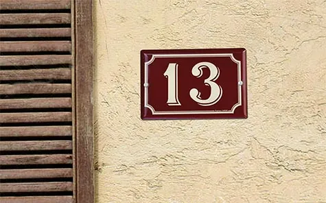 Actualité, plaque de numéro de maison